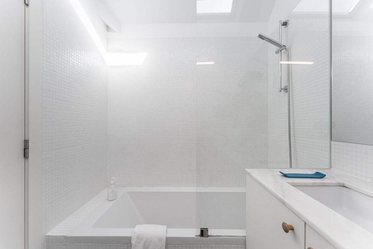 Guestready - Spacious And Modern Apt W/ Skylight Porto Zewnętrze zdjęcie